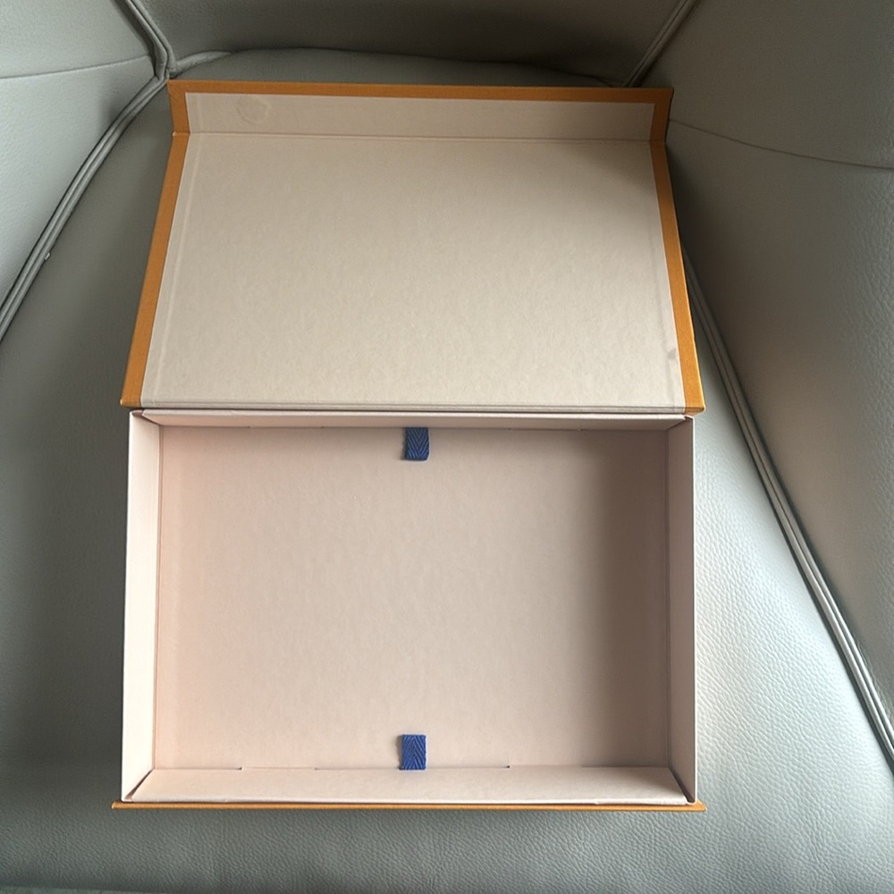 Louis Vuitton Vibrant Orange Gift Box - Picture 3 of 8